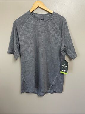 NWT REI Co-Op Men’s Lightweight Crew Shirt Sleeve Gray Medium